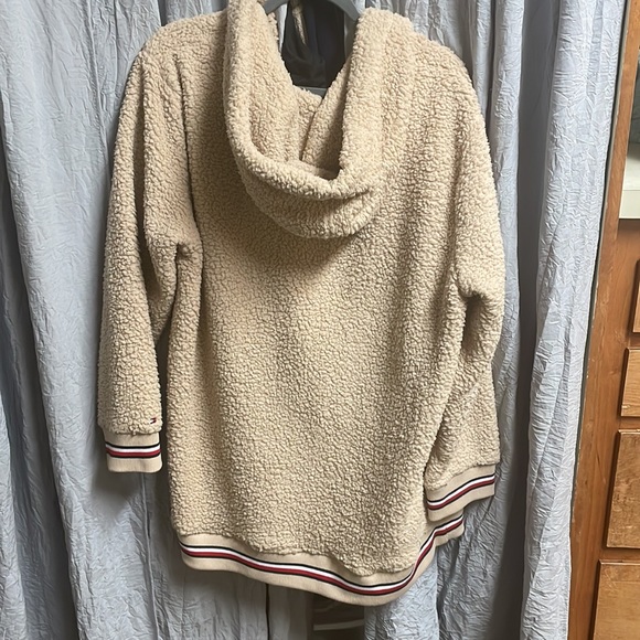 Tommy Hilfiger fuzzy jacket (never worn!!) - Picture 3 of 3
